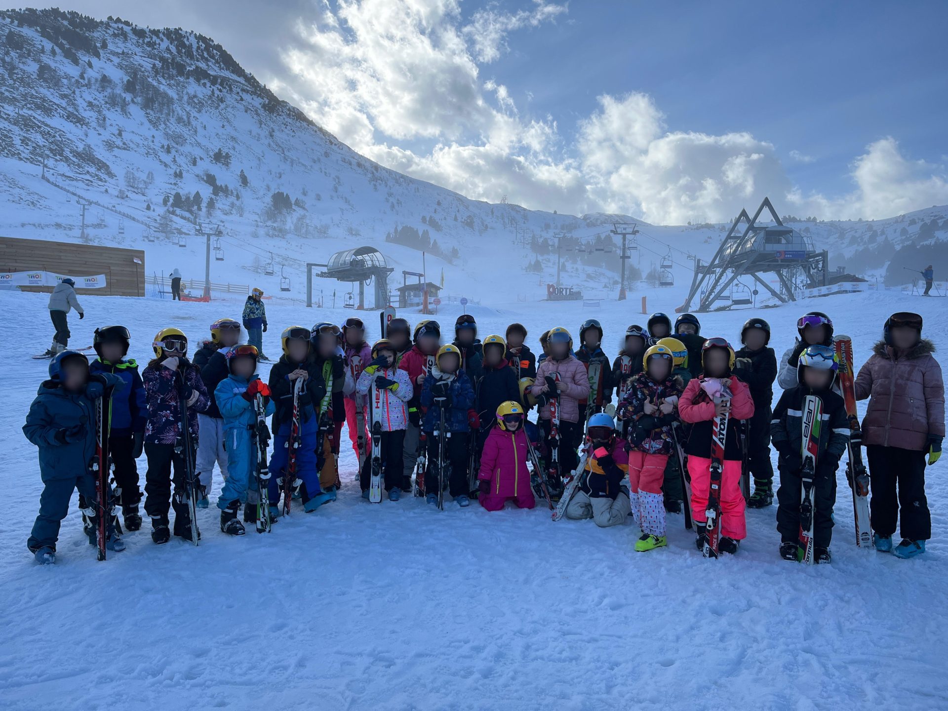 Lire la suite à propos de l’article Les élèves de Sainte Geneviève sur Argence découvrent les joies de la montagne en classe neige